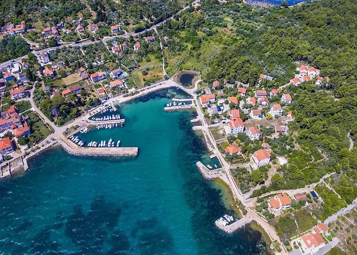 Lilly - Two Bedroom With Sea View And Terrace Pašman