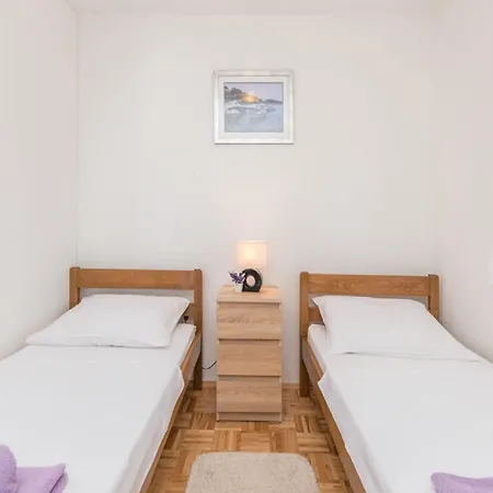 Lilly - Two Bedroom With Sea View And Terrace * Pasman