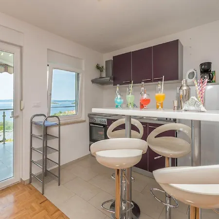 Lilly - Two Bedroom With Sea View And Terrace Apartman