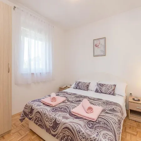 Lilly - Two Bedroom With Sea View And Terrace Apartman *