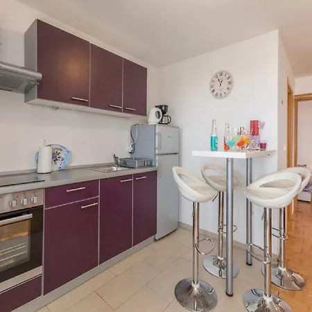 Lilly - Two Bedroom With Sea View And Terrace Apartman