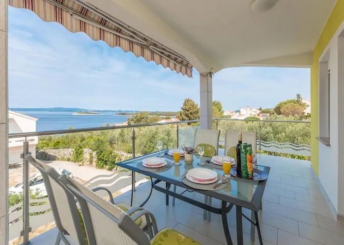 Lilly - Two Bedroom With Sea View And Terrace