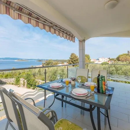 Lilly - Two Bedroom With Sea View And Terrace